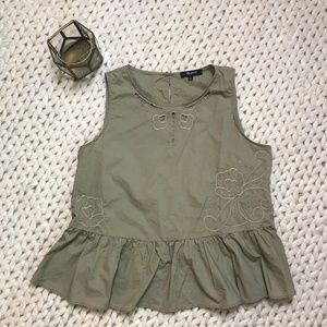 ✨HP✨ Madewell Embroidered Peplum tank top - khaki